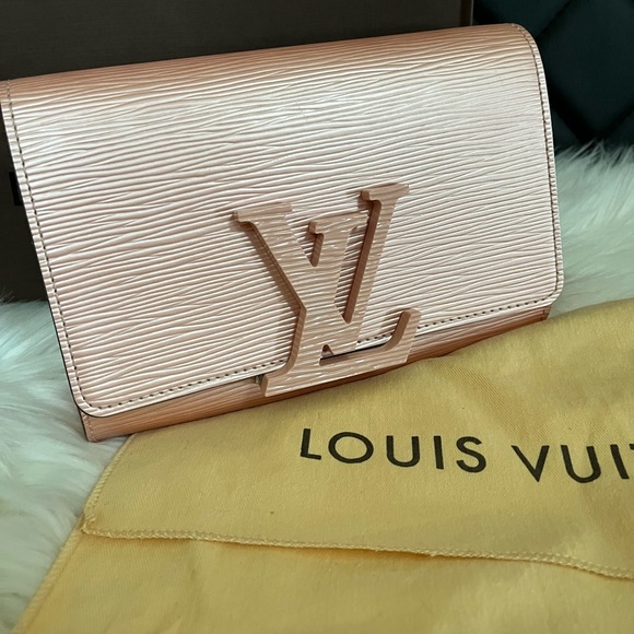 Louis Vuitton Louise Epi Leather PM Bag in Rose Claire / Light Pink - Picture 3 of 12